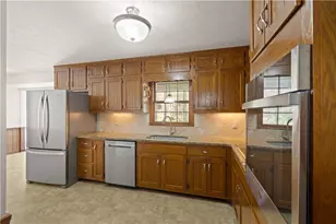 1055 Hunterhill Dr, Roswell, GA 30075 - Photo 16