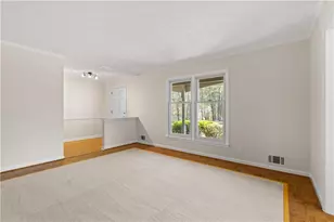 1055 Hunterhill Dr, Roswell, GA 30075 - Photo 12