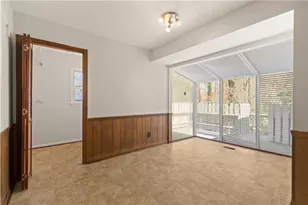 1055 Hunterhill Dr, Roswell, GA 30075 - Photo 22