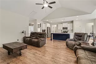 100 Dove Crk Ct, Lagrange, GA 30241 - Photo 4