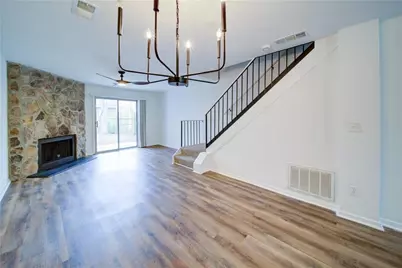 448 Prince Of Wales, Stone Mountain, GA 30083 - Photo 8