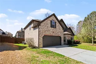 221 Traditions Dr, Loganville, GA 30052 - Photo 4