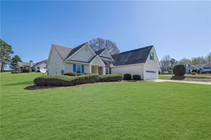 6185 Devonshire Dr, Flowery Branch, GA 30542 - Photo 2