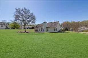 6185 Devonshire Dr, Flowery Branch, GA 30542 - Photo 30