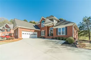 781 Templeton Dr, Loganville, GA 30052 - Photo 2