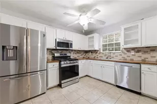 9360 Carnes Crossing Cir, Jonesboro, GA 30236 - Photo 8