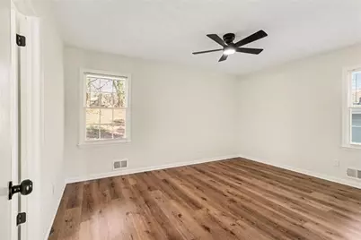 2142 Colonial Oak Way SW, Stone Mountain, GA 30087 - Photo 18