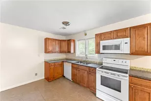 2128 Fairway Ct SE, Conyers, GA 30013 - Photo 8