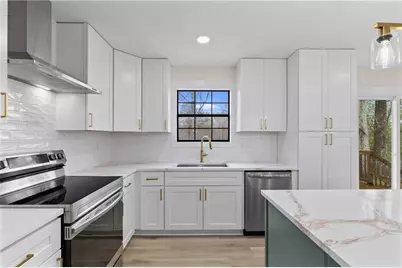 235 Poplar St, Buford, GA 30518 - Photo 2