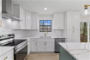 235 Poplar St, Buford, GA 30518 - Photo 2