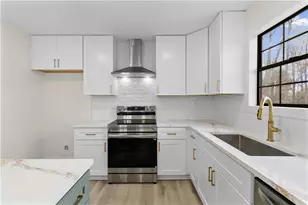 235 Poplar St, Buford, GA 30518 - Photo 6