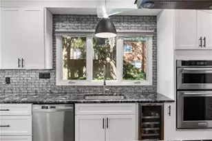 1013 Lenox Valley Dr NE, Atlanta, GA 30324 - Photo 18