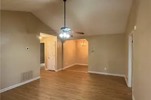 122 Oriole Dr, Jonesboro, GA 30238 - Photo 2