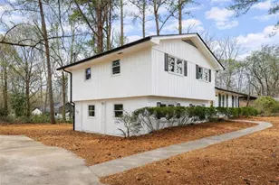 2051 Forest Dr, Fayetteville, GA 30214 - Photo 4