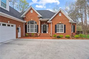 153 York Pl, Calhoun, GA 30701 - Photo 2