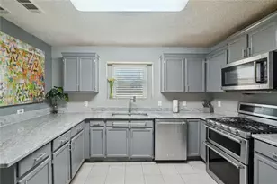 2100 Green Tree Ct, Lithonia, GA 30058 - Photo 12