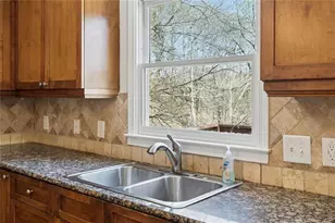 2165 Parkview Run, Atlanta, GA 30318 - Photo 16