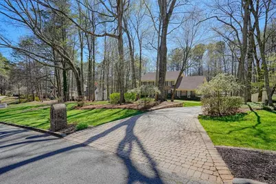 235 Oak Leaf Circle, Roswell, GA 30075 - Photo 2