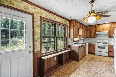 8930 Thornton Boulevard, Jonesboro, GA 30236 - Photo 12