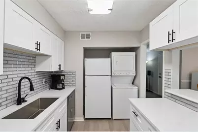 6700 Roswell Road #31B, Atlanta, GA 30328 - Photo 8