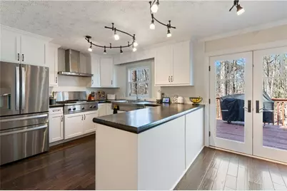 3828 Memorial Parkway NW, Kennesaw, GA 30152 - Photo 6