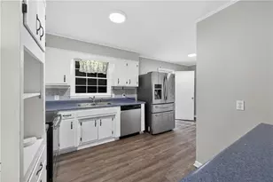 4031 Chestnut Dr, Flowery Branch, GA 30542 - Photo 8