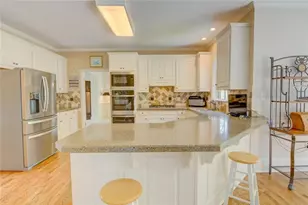 4020 Royal Pennon Ct NW, Peachtree Corners, GA 30092 - Photo 10