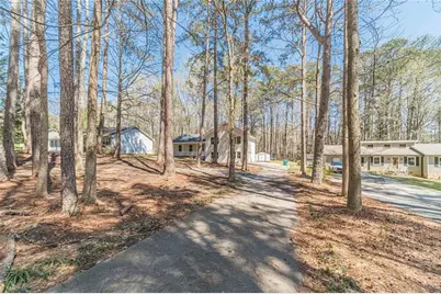 1086 Oak Road SW, Lilburn, GA 30047 - Photo 6