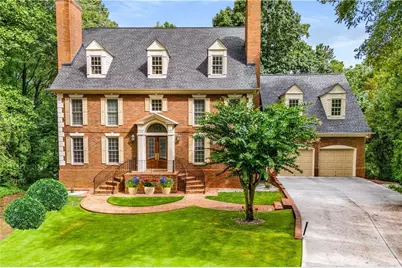 345 W Berwicke Common NE, Atlanta, GA 30342 - Photo 2
