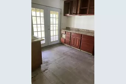 106 E Derenne Avenue, Savannah, GA 31405 - Photo 28
