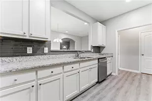 8662 Thomas Rd, Riverdale, GA 30274 - Photo 10