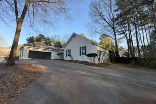 2518 W McIntosh Rd, Griffin, GA 30223 - Photo 2