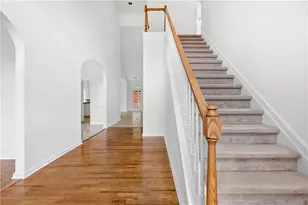 11100 Glenhurst Pass, Johns Creek, GA 30097 - Photo 4