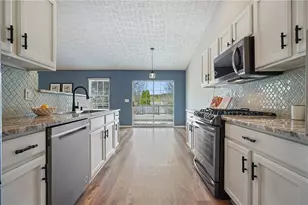 612 River Knoll Ct, Woodstock, GA 30188 - Photo 2