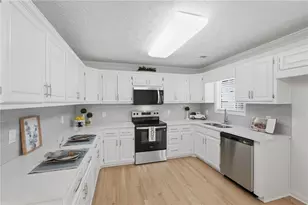 420 Stoneview Dr, Hoschton, GA 30548 - Photo 14