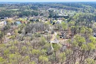 324 Heatherwood Dr, Auburn, GA 30011 - Photo 2