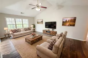 42 Edgefield Dr, Commerce, GA 30529 - Photo 2