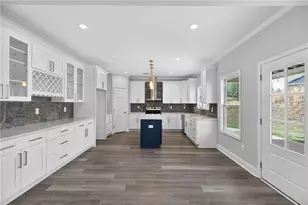 1226 Bloomsbury Ln, Gainesville, GA 30501 - Photo 2