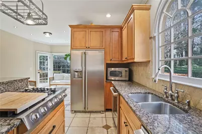 1097 Sheridan Park NE, Atlanta, GA 30324 - Photo 14