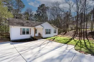 3710 Rambling Woods Dr, Loganville, GA 30052 - Photo 2