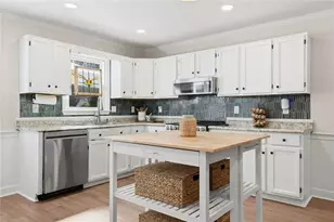 4922 Willow Creek Dr, Woodstock, GA 30188 - Photo 6