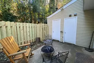 1401 Wedgewood Ct, Sandy Springs, GA 30350 - Photo 18