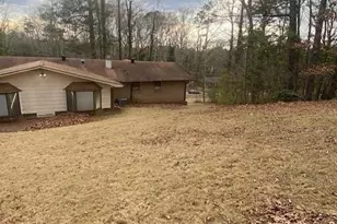 1390 Heatherland Dr SW, Atlanta, GA 30331 - Photo 10