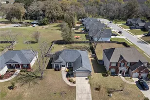 108 Watts Dr, Perry, GA 31069 - Photo 2