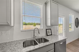 107 Maplewood Ln, Conyers, GA 30094 - Photo 6