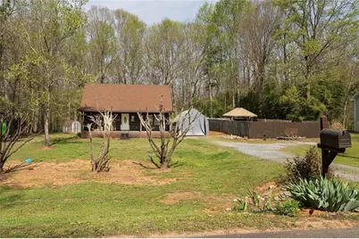 91 Oak Hill Drive NE, White, GA 30184 - Photo 4