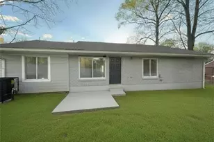 1735 Carter Cir, Atlanta, GA 30344 - Photo 2