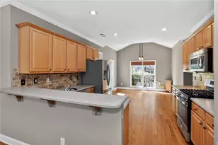 8635 Amsbury Way, Cumming, GA 30506 - Photo 4