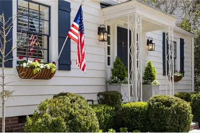 2389 Hurst Drive NE, Atlanta, GA 30305 - Photo 2