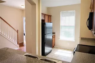 1402 Bayrose Cir, East Point, GA 30344 - Photo 4